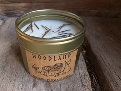 Svíčka v plechové krabičce - Woodland