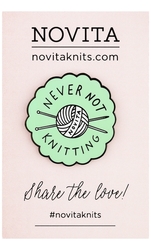 Smaltovaný odznak Never Not Knitting
